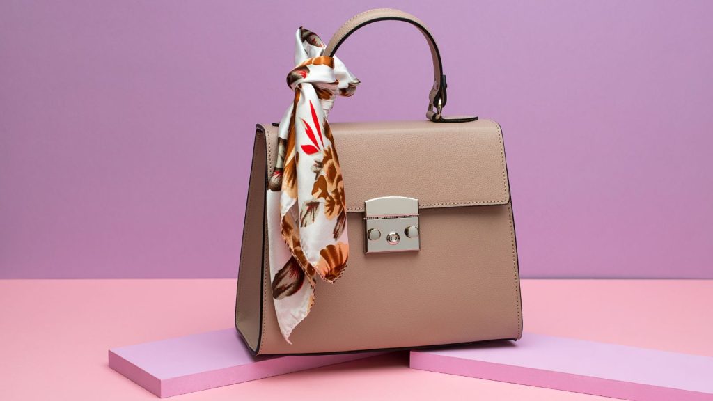 Coach Oxford Bag NYFW: Perfect Blend Minimalism and Urban