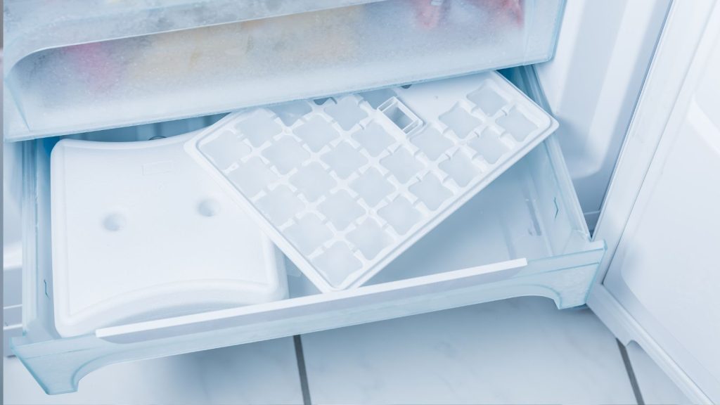 Keep Cool in Style: The Xecvkr Portable Cooler Box